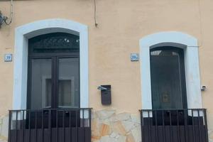 Casa indipendente con cortile ad Aci Catena