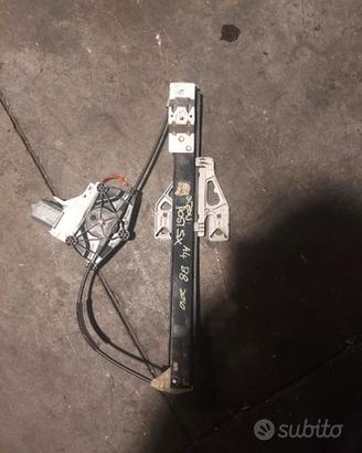 Alzavetro post sx audi A4 B8 sw anno 2010