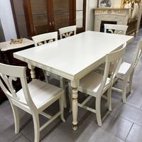 Tavolo e sei sedie in legno