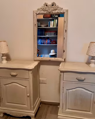 Set shabby chic comodini, specchio e abat jour