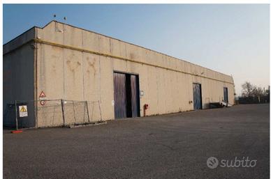 Ostellato - Capannone con piazzale