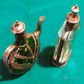Due bottiglie vintage, artigianato