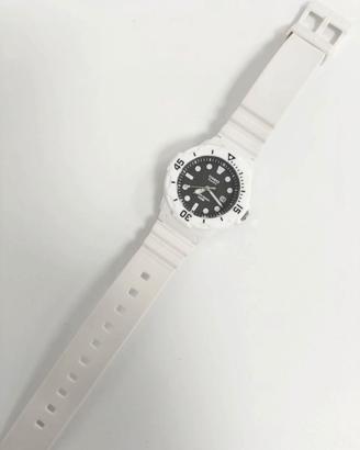 Casio LRW200H Orologio Bianco e Nero Water Resist