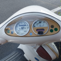 Vespa Piaggio ET4 125 bianca