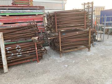 Puntelli a croce pz 300 circa