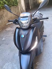 Beverly 300 s