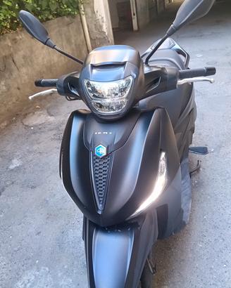 Beverly 300 s