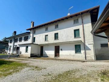 AMPIA CASA CON 4 CAMERE IMMERSA NEL VERDE - OTT...