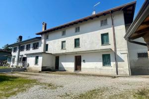 AMPIA CASA CON 4 CAMERE IMMERSA NEL VERDE - OTT...