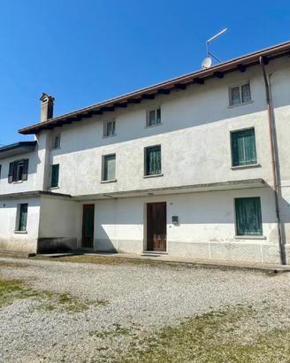 AMPIA CASA CON 4 CAMERE IMMERSA NEL VERDE - OTT...