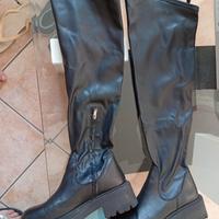 Stivale alto al ginocchio nero