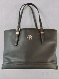 Borsa nera Tommy Hilfiger