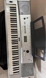 Tastiera portatile Yamaha DGX-220