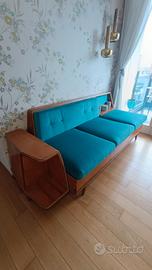 Divano anni 60 restaurato 