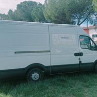 Furgone Iveco lungo 35s13 con ponte pneumatico