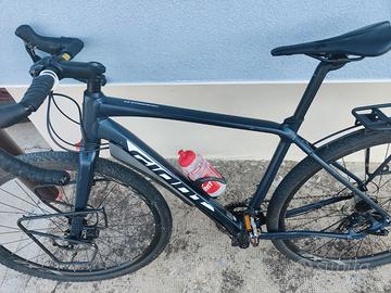 Gravel- touring Giant ToughRoad SLR GX