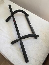 Attrezzo sollevamento per porta