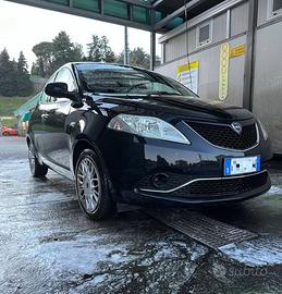 Lancia Ypsilon 1.2 Gold 69cv