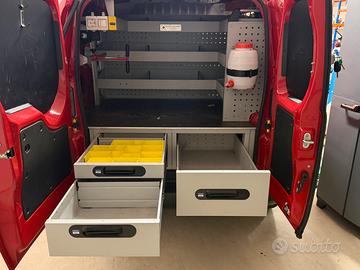 Allestimento fiat fiorino scafalatura porta pacchi