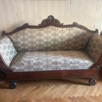 Divano con sei sedie