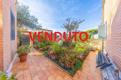 VILLA A SCHIERA A ROMA