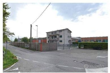 Immobile in asta di 180 m² con 3 locali a Azzano S