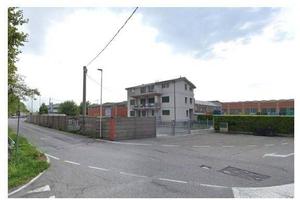 Immobile in asta di 180 m² con 3 locali a Azzano S