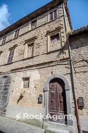 APPARTAMENTO GROTTE DI CASTRO