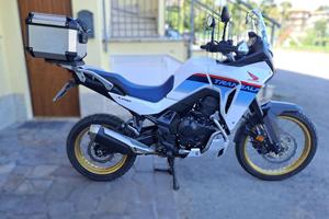 HONDA Transalp XL750 .