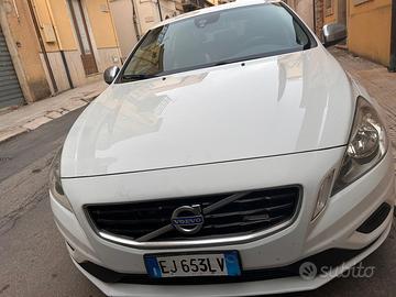 VOLVO V60 D3 R-DESIGN