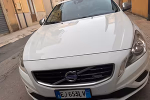 VOLVO V60 D3 R-DESIGN