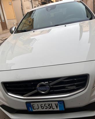 VOLVO V60 D3 R-DESIGN
