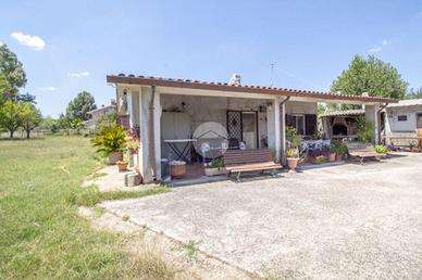 VILLA SINGOLA A PALOMBARA SABINA