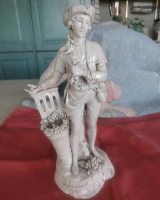 statuetta in porcellana 
