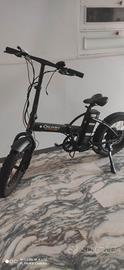 Bicicletta elettrica pieghevole 