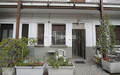 2 LOCALI CON BASSE SPESE LIBERO A BREVE