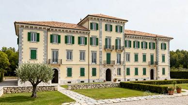 Palazzo / Stabile di 1300 m² con più di 5 locali a