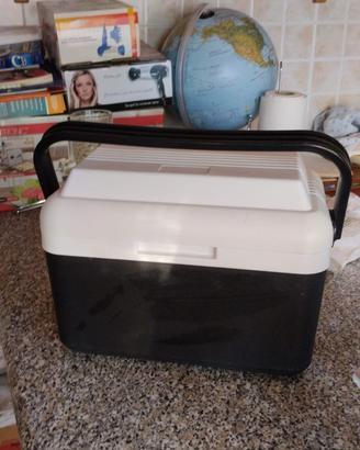 Frigobox  con Maniglia -+ grattugia