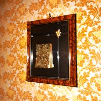 Quadro artistico con cornice in radica e vetro