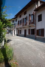 Casa di 165 mq disposta su tre livelli libera su d