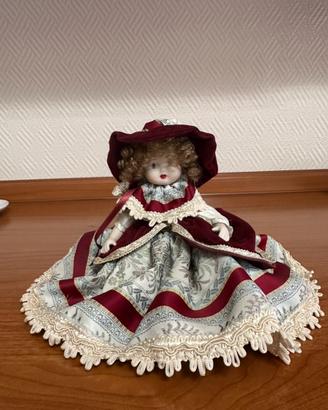 Bambola in porcellana da collezione