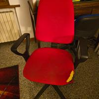 sedia ufficio a rotelle rossa