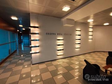 Sala Corsi con Bar, Ascensori e Hotel Pochi Passi