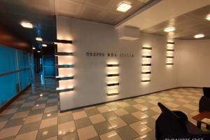 Sala Corsi con Bar, Ascensori e Hotel Pochi Passi