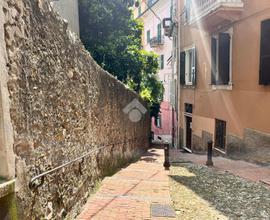 5 LOCALI A GENOVA