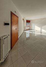 Zona Irno-Ampio 5 Vani-2 Bagni-Balconato-P. Auto