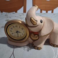 Elefante Thun con orologio.
