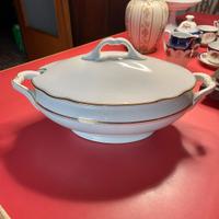 Zuppiera antica in porcellana bianca tedesca