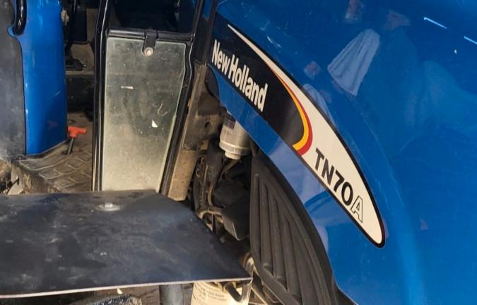 Trattore new holland tna70 + attrezzatura