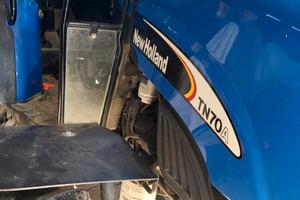 Trattore new holland tna70 + attrezzatura